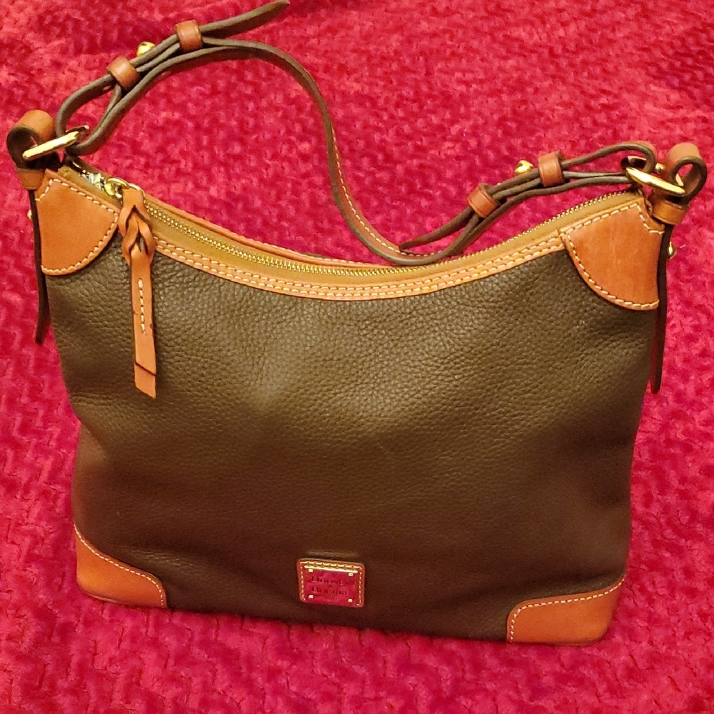 Dooney & Bourke Elegant Brown Leather Shoulder Bag